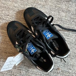 Adidas Samba black sneakers NWT size 4 Mens 5.5 Women’s